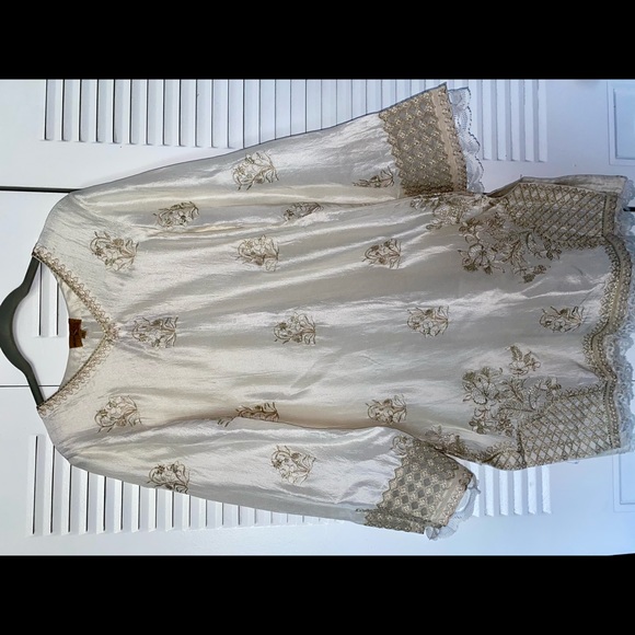 Elan Women’s Kurta - Picture 2 of 5